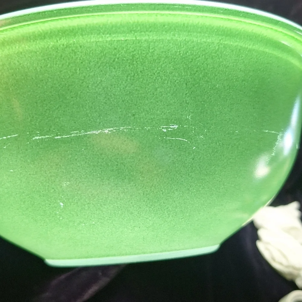 PYREX MIXING BOWL MINT GREEN CLEAR BOTTOM 2.5